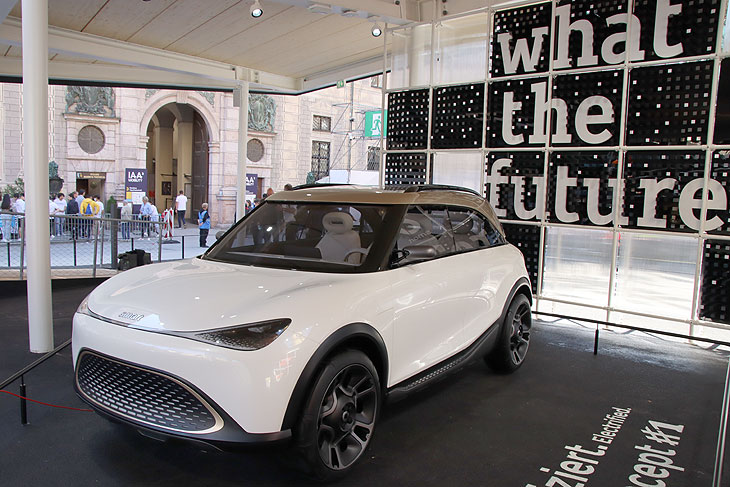 urbane Mini-Fahrzeuge gibts auch als Konzept bei Smart: Vorstellung des kompakten SUV-Konzeptfahrzeugs Concept #1 von MINI auf der IAA Mobility auf der Messe München, das 2022 auf den Markt kommen könnte  (©Foto: Martin Schmitz)